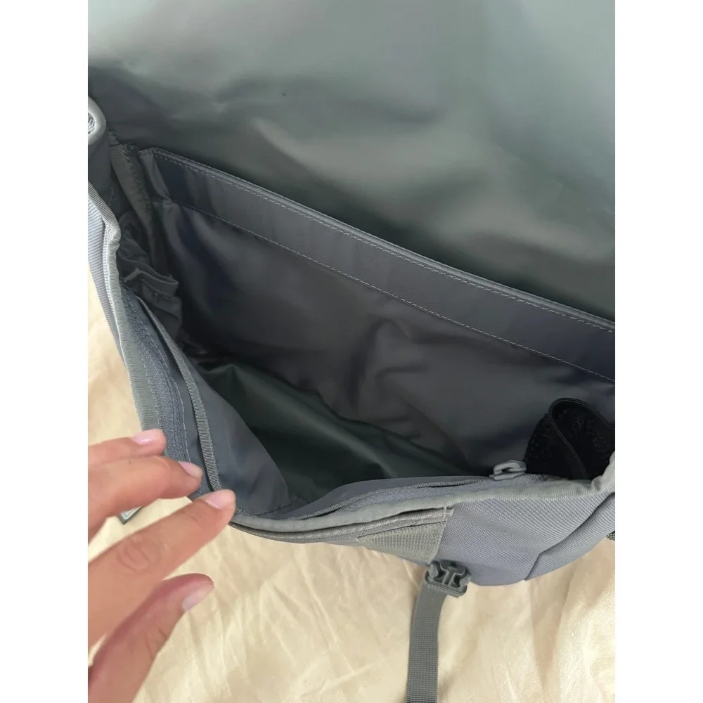 Timbuk2 Classic Messenger Bag Gray Ballistic Nylon Crossbody Small Commuter Bag